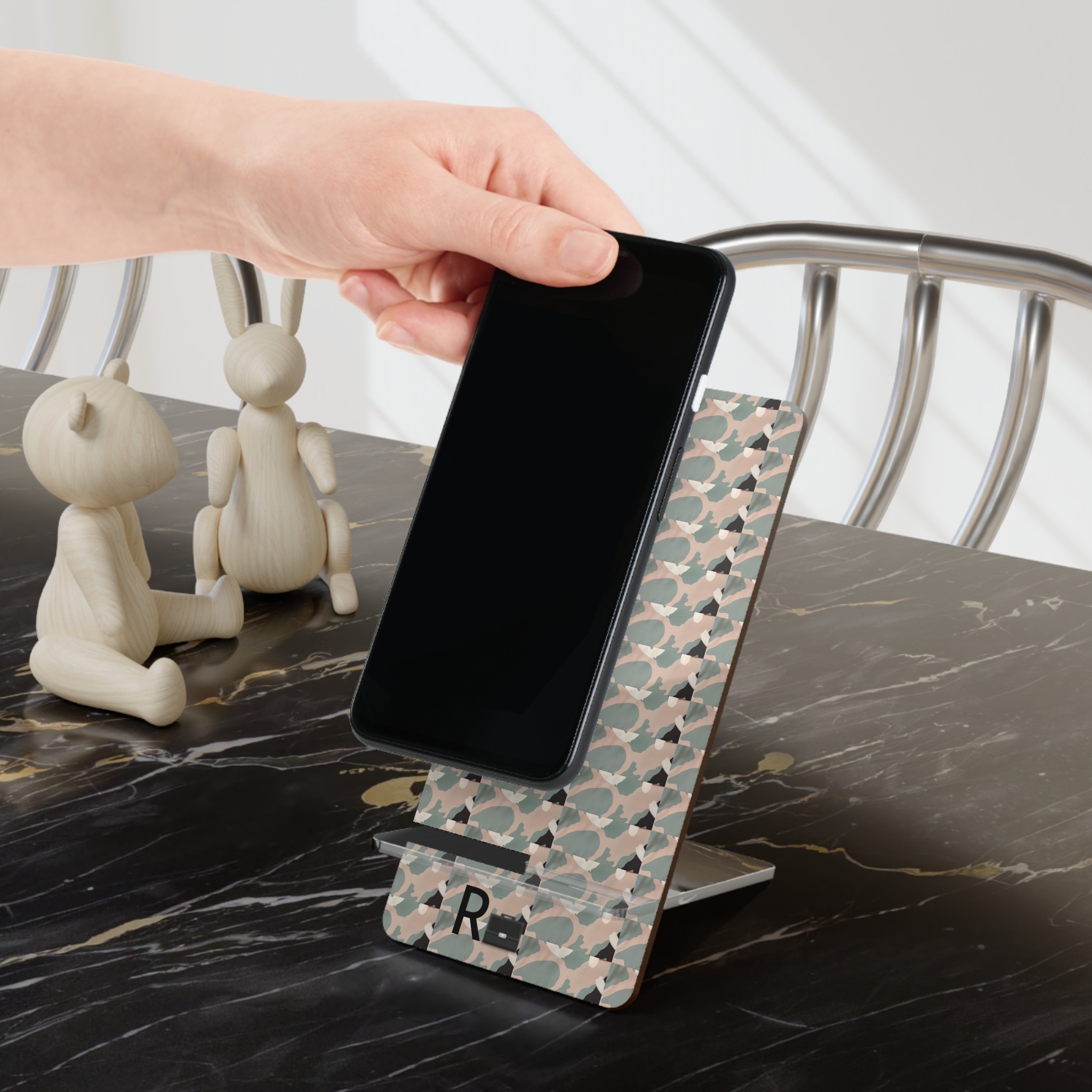 wildlife mobile display stand for smartphones