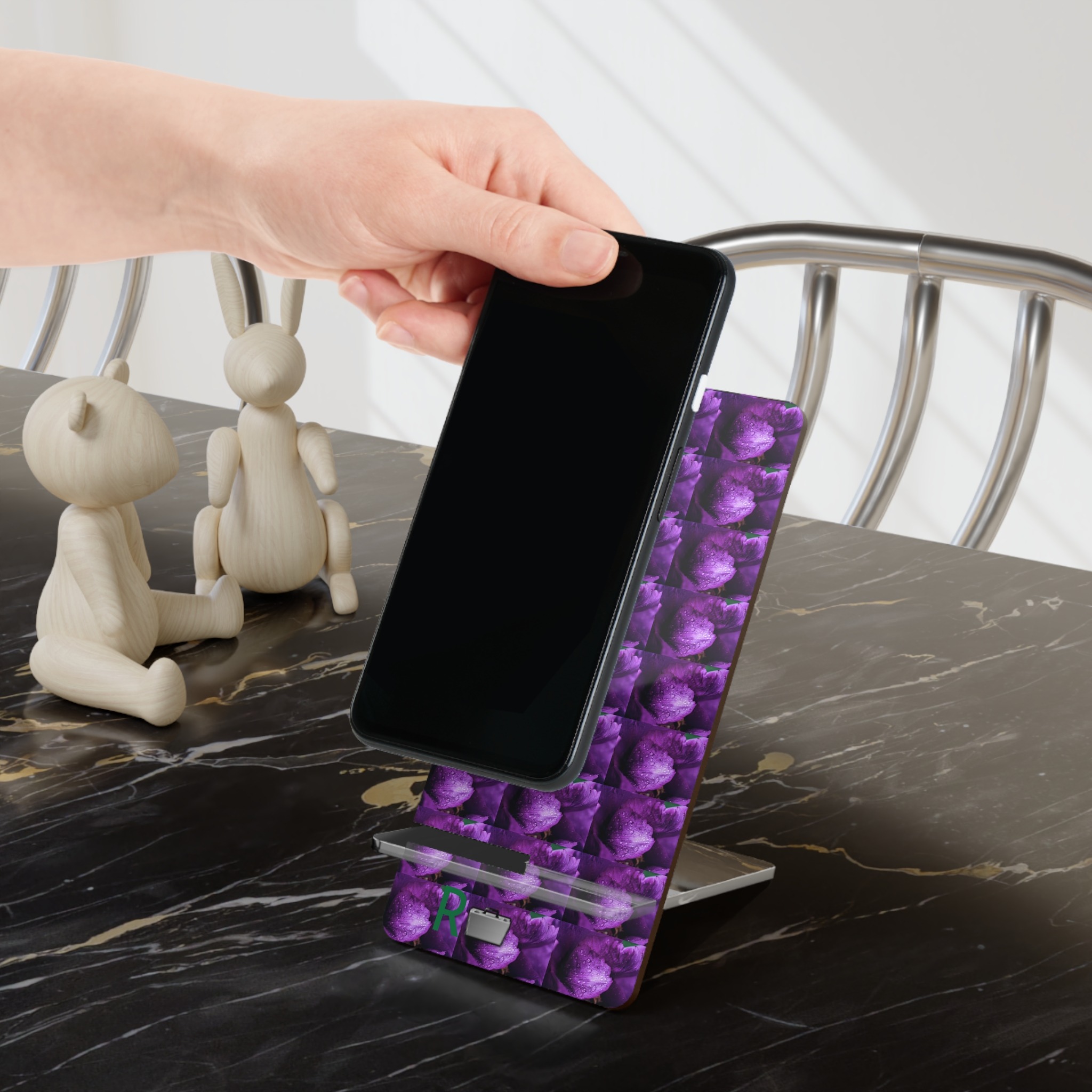 royale mobile display stand for smartphones